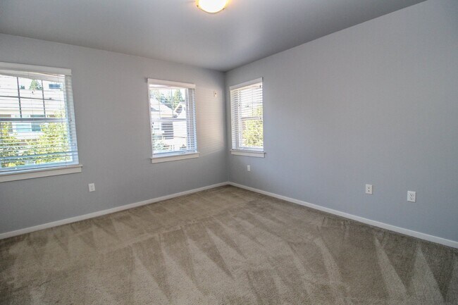 Building Photo - 2bed/2bath Lake Boren Townhome with greenbelt and lake views! Prime Newcastle Location.