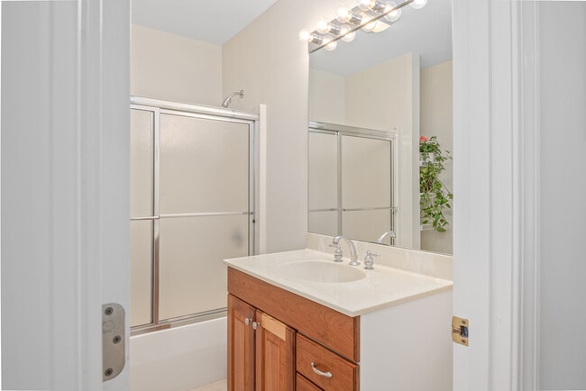 Building Photo - 53 Gables Dr