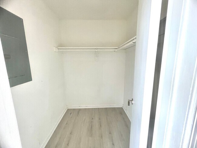 Building Photo - Stunning Waterfront Condo with Deep Water Access!