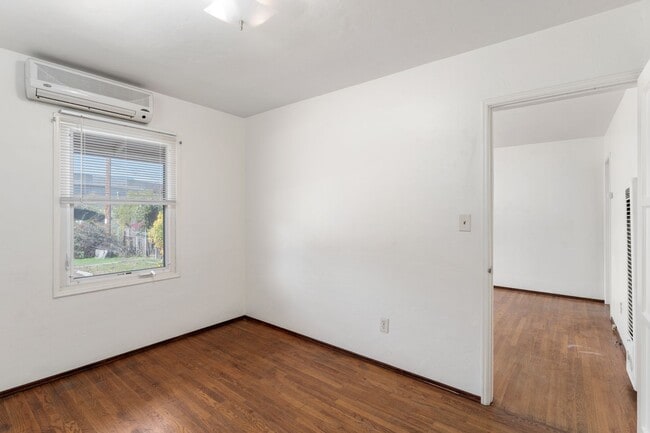 Building Photo - 530-32 W Ivy St
