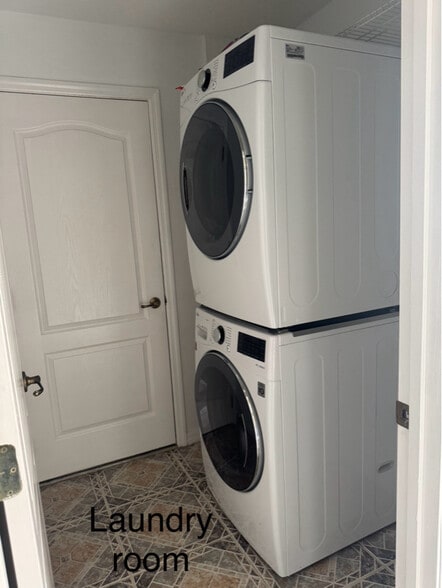 Building Photo - 1092 Egret Lake Way