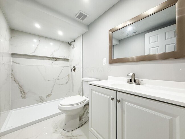 Building Photo - 1828 Bairsford Dr