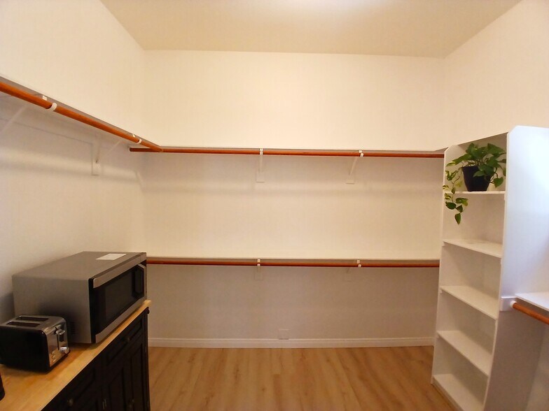 Building Photo - 43605 Los Gatos Rd