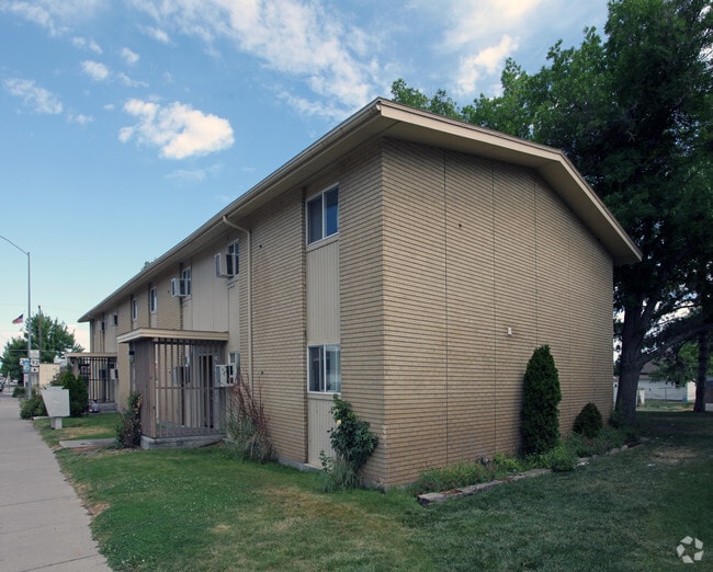 Primary Photo - Towncrest Manor Apartments