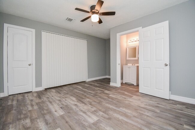 Building Photo - 14631 Renault St