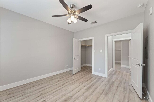 Building Photo - 1/2 OFF FIRST MONTH'S RENT