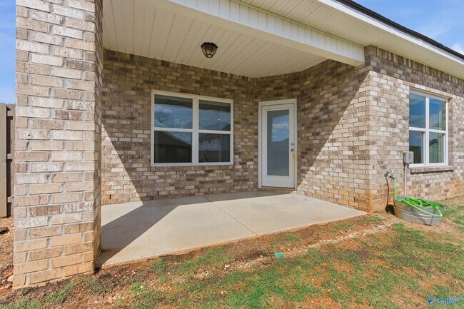 Building Photo - 200 Goldie Ct
