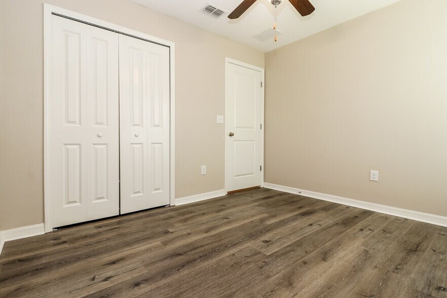 Building Photo - 6724 Trent Creek Dr