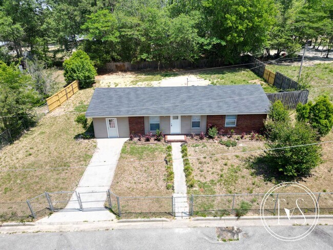 Building Photo - 109 Elm St