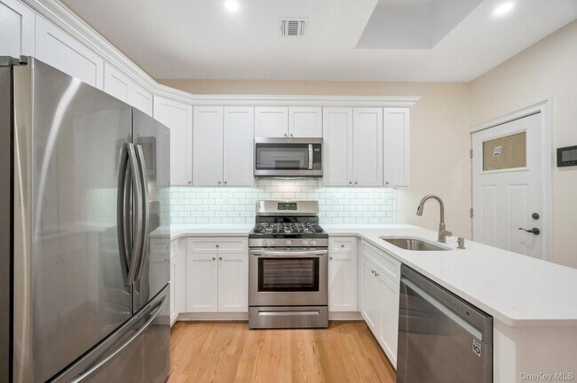 Building Photo - 41-06 25th Ave