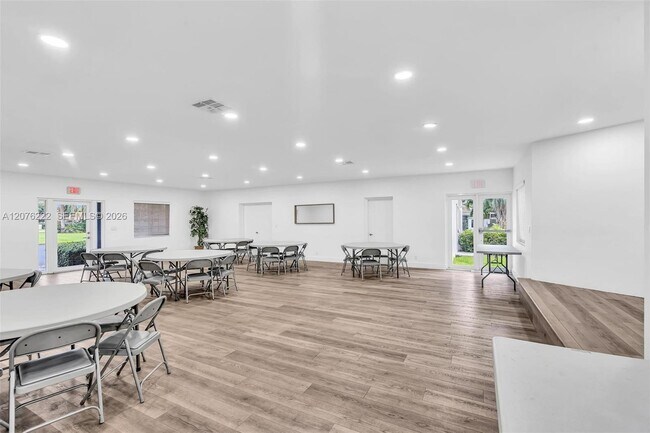 Building Photo - 101 SW 75th Ave