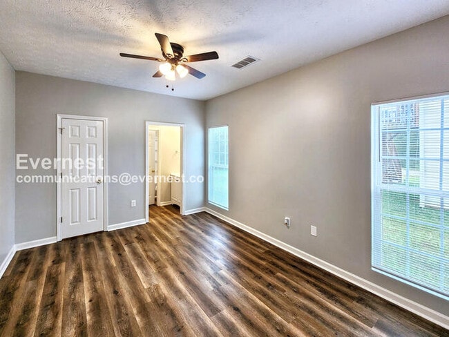 Building Photo - 476 Dove Way