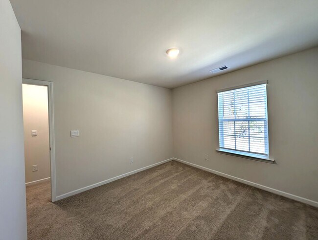 Building Photo - Gorgeous , New Townhome  located in Mallar...
