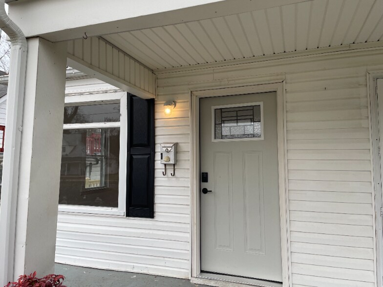 Building Photo - 1007 E Unaka Ave