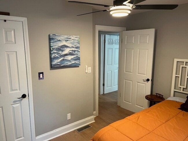 Building Photo - Fully furnished