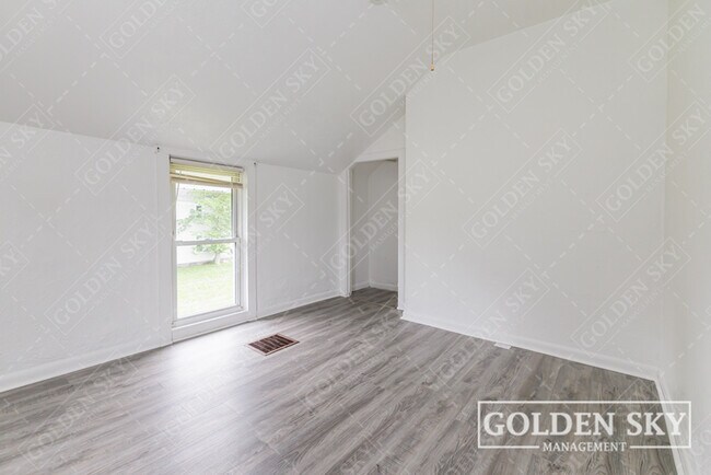 Building Photo - 717 N Mulberry St