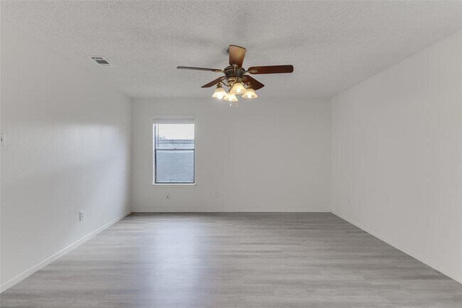 Building Photo - 10401 Wagon Gap Dr