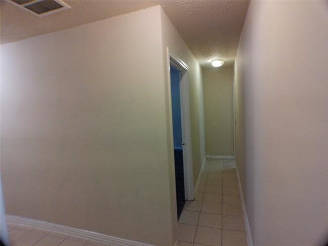 Building Photo - 1301 Glenmore Dr