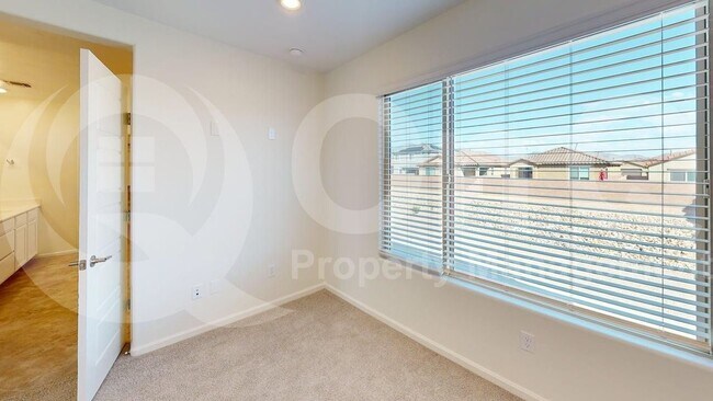 Building Photo - 8021 S Silver Lillie Way