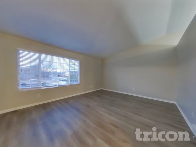 Building Photo - 308 N 46th Ave