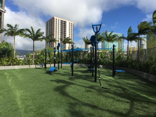 Building Photo - 1001 Queen St