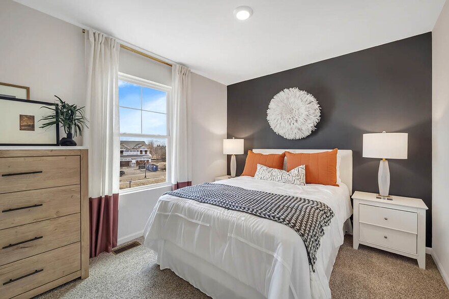 Building Photo - 370 Bridgeview Ct