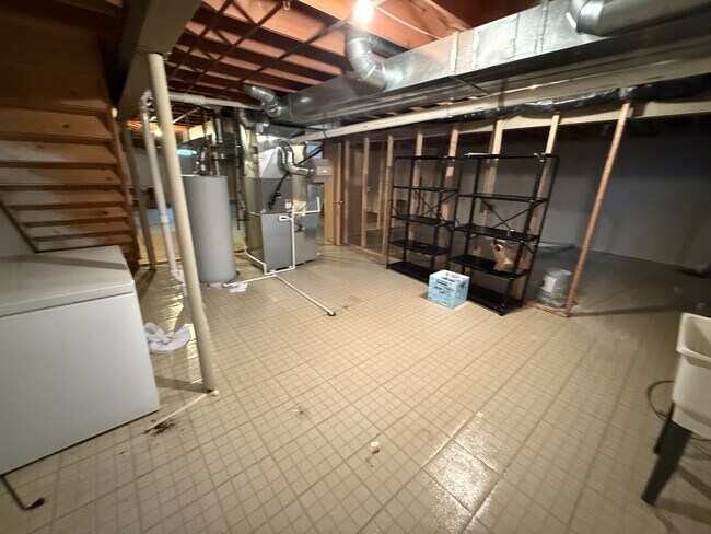 Building Photo - 2915 Chippewa Dr