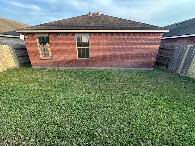 Building Photo - 18918 Dennington Dr