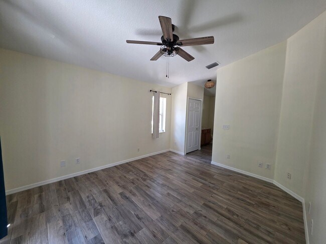 Building Photo - Pool Home in Vero Lake Estates 3/3 with Bonus Room