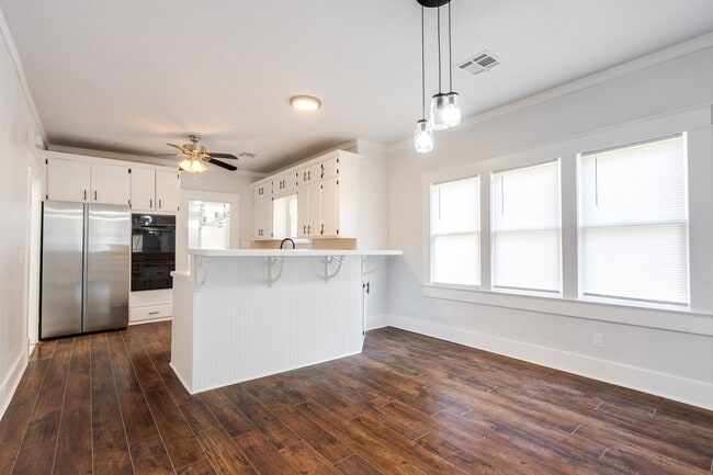 Building Photo - 1528 N Beard Ave