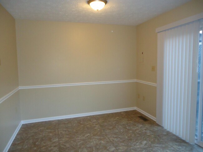 Building Photo - 504 Yorktowne Pl