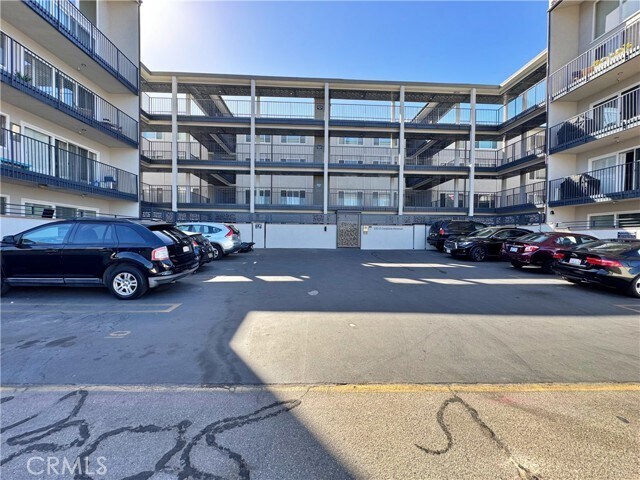 Building Photo - 230 S Catalina Ave