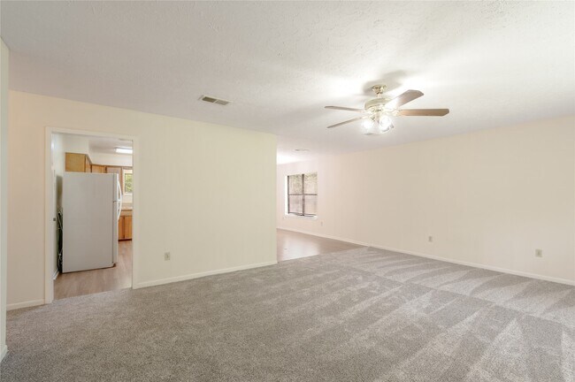 Building Photo - 138 Summer Pl