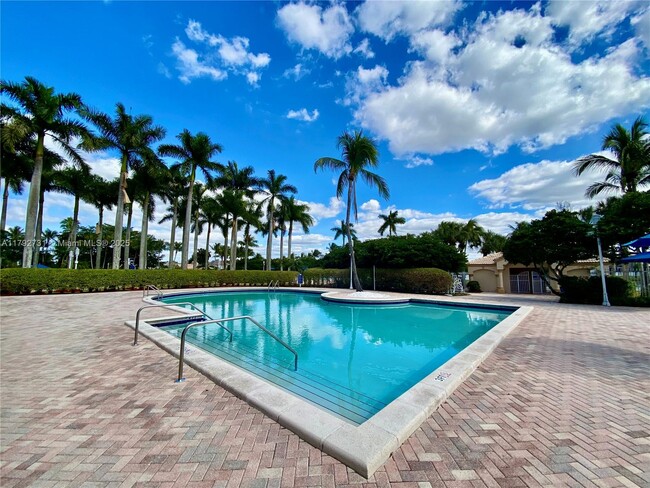 Building Photo - 895 NW 170th Terrace