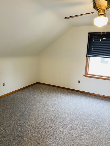 Building Photo - 2204 E Lawn Pkwy