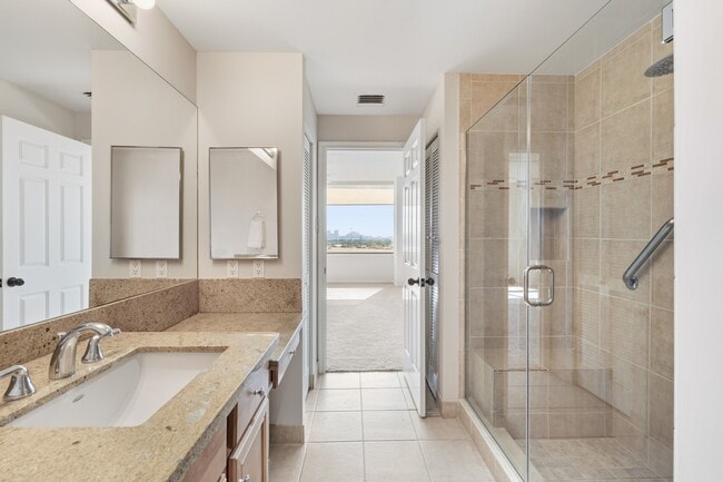 Building Photo - 14 Greenway Plz