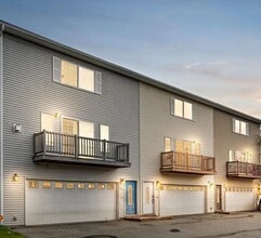 Building Photo - 3 bedroom, 2.5 bath