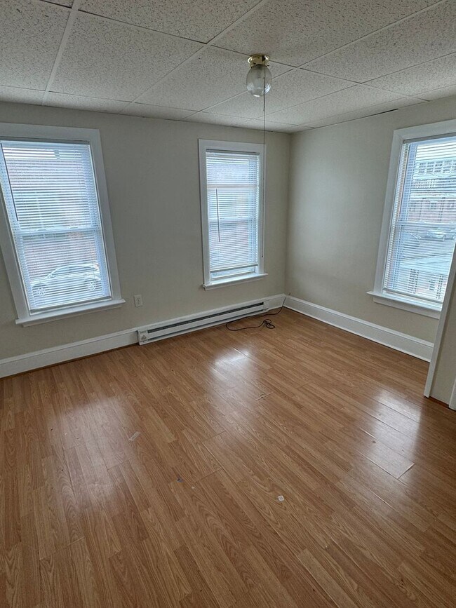 Building Photo - 705 Forest Dr