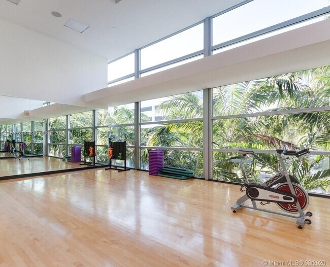 Building Photo - 2950 NE 188th St