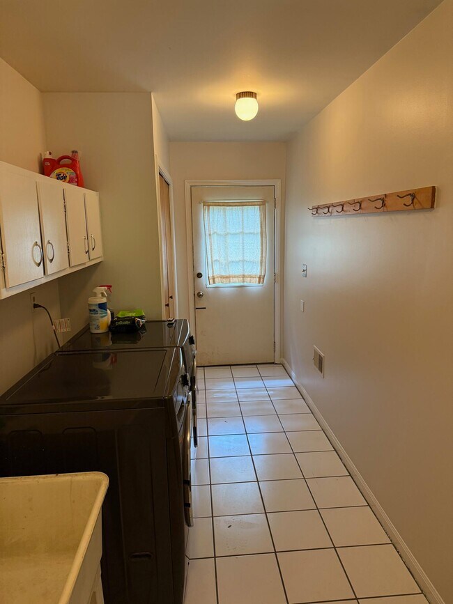 Building Photo - 3925 Waldenwood Dr