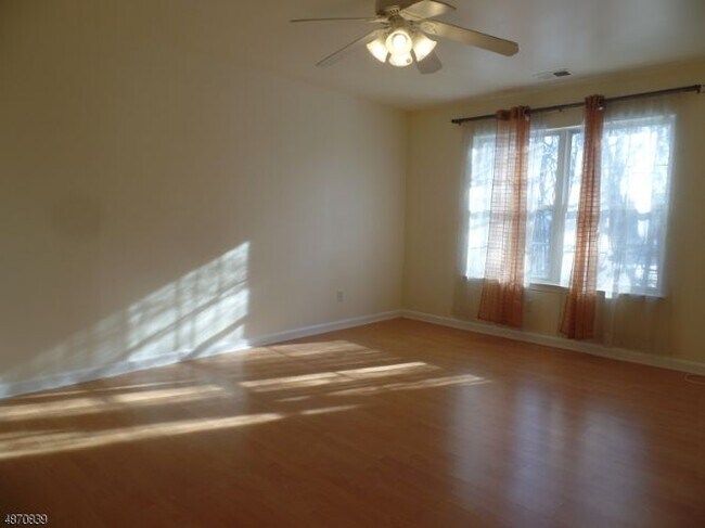 Building Photo - 57 Waugh Ct