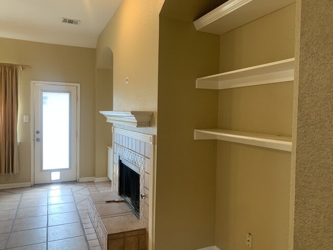 Building Photo - Home for Rent in The Colony- 3/2/2