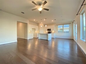 Building Photo - 1405 Vista View Dr