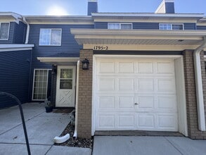 Building Photo - Charming 2-Bed Townhouse Retreat in Woodbury Spacious 1080 Sq Ft with 1 Bath.