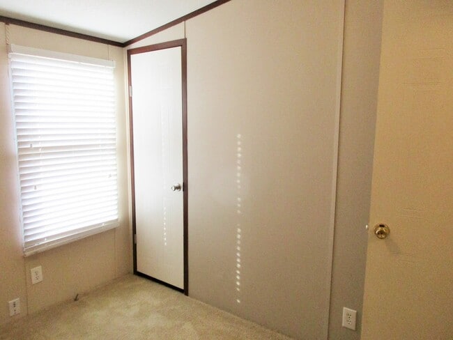 Building Photo - 3 bedroom 2 bath in Hydro, OK  73048