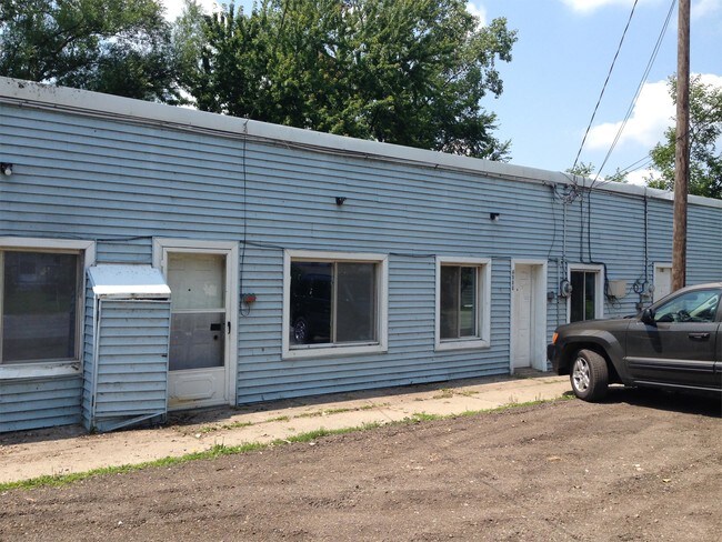 Building Photo - 6080 Park Lake Rd