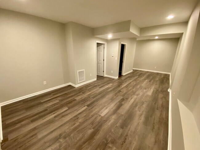 Building Photo - 2425 Laurel Falls Ln