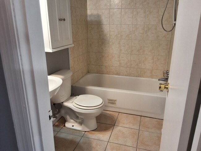 Building Photo - 504 Sunrise Ln