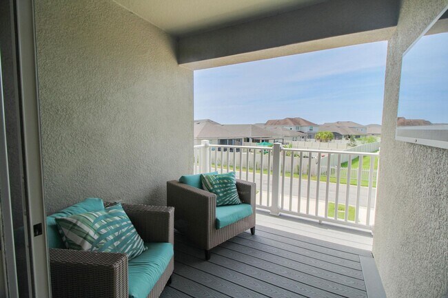 Building Photo - For Rent – Modern 3-Bedroom Townhome - Ava...