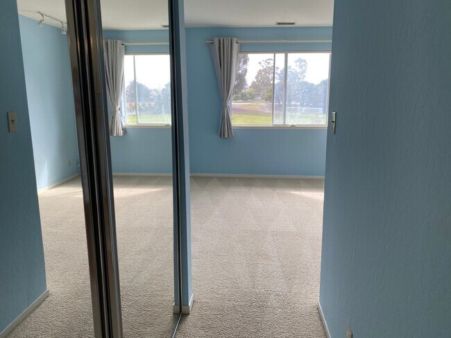 Building Photo - EPIC REA: Condo w/Parking & Community Pool close to BART & schools